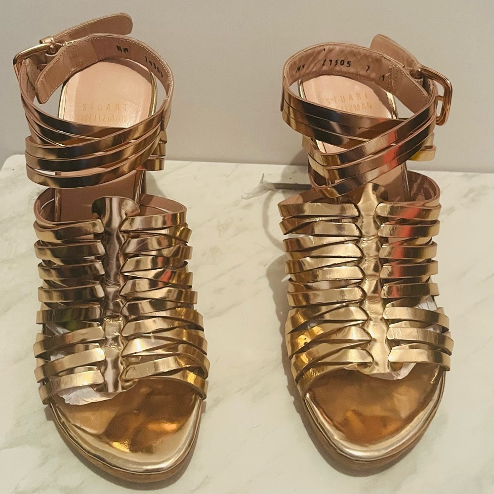 STUART WEITZMAN Leather T Strap Sandals